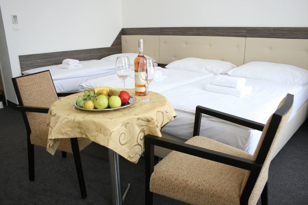 Hotel Malta Karlovy Vary Esterno foto