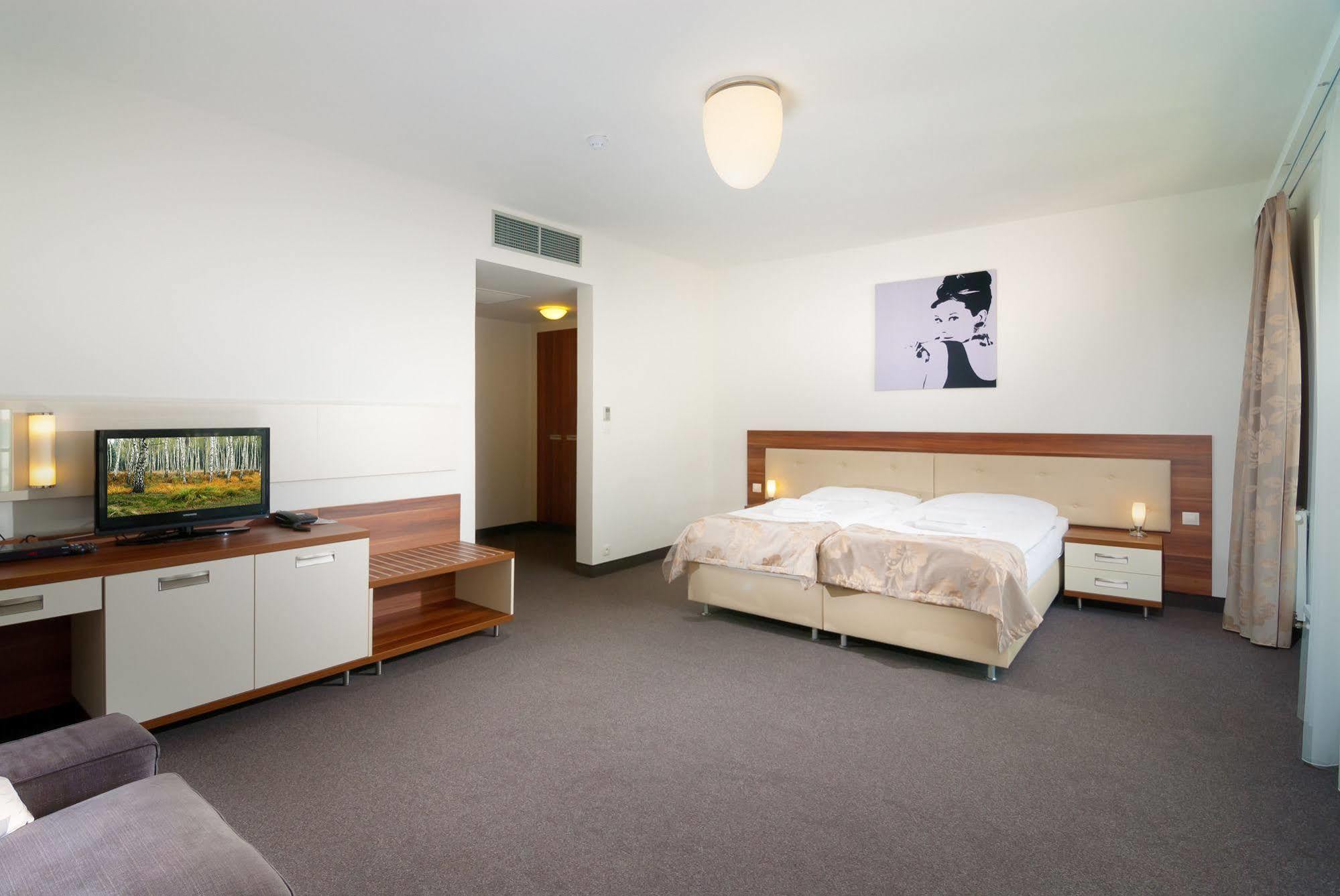 Hotel Malta Karlovy Vary Esterno foto